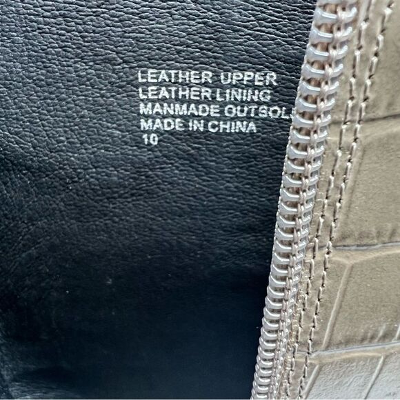 Intentionally Blank Main Character Bootie NEW! - Picture 9 of 9